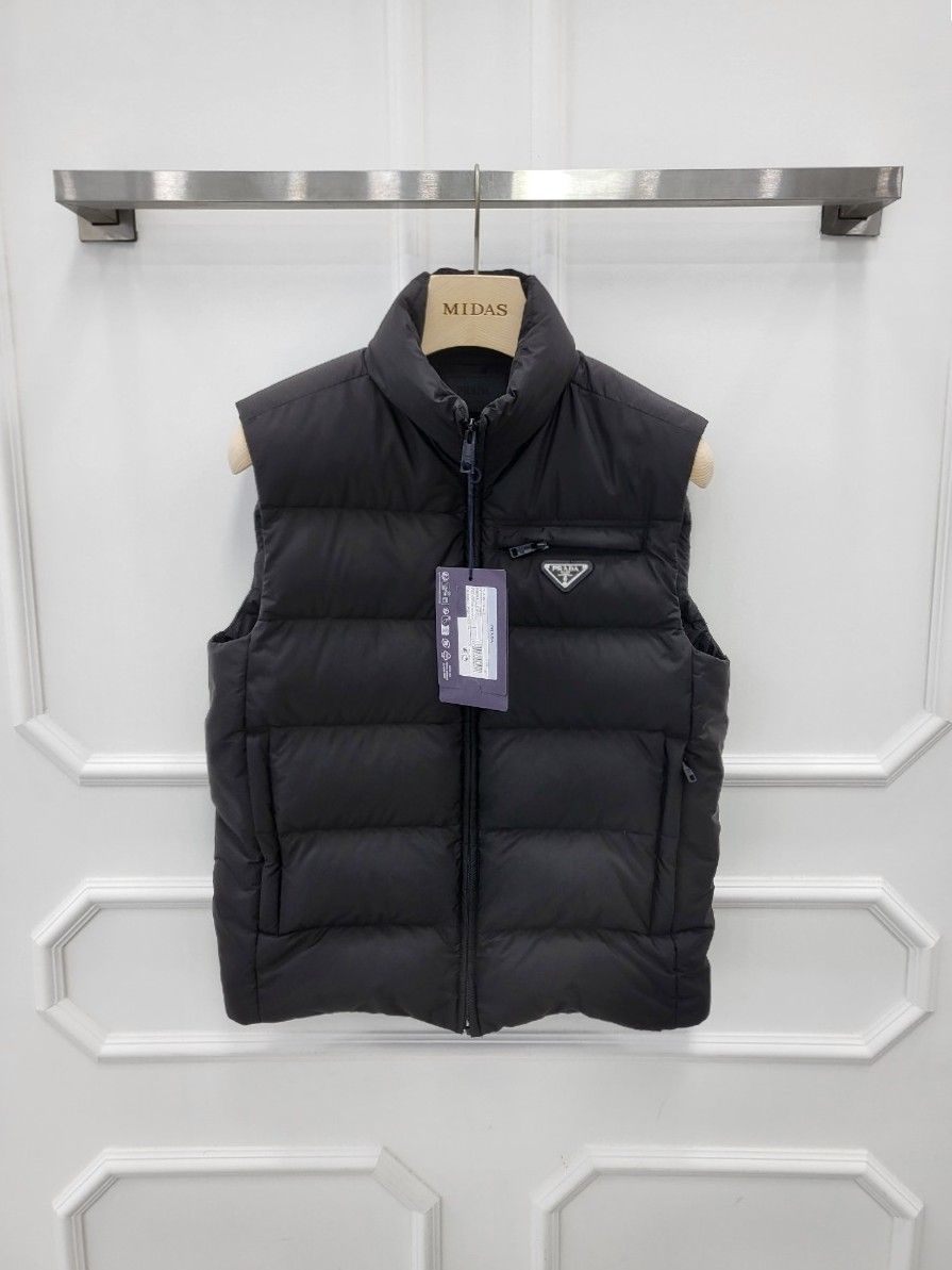 Prada Triangle Logo Re-Nylon Padded Down Vest 46 150543684 – trenbe