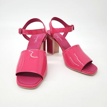 CHANEL Lacksandalen 121417