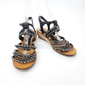 CHANEL Wedge Sandalen mit Kette 121942