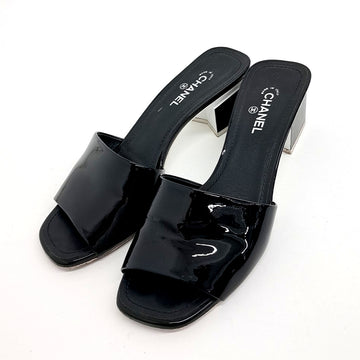 CHANEL Lackleder Pantoletten 4024666