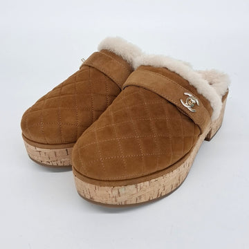 CHANEL Wildleder Clogs mit Schaffell 6870281