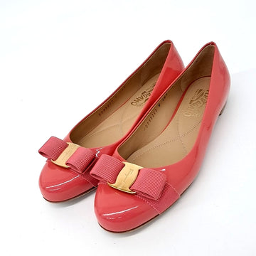 FERRAGAMO Patschen aus Lackleder 6874960