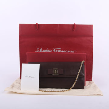 SALVATORE FERRAGAMO Burgunderfarbene Saffiano Leder Clutch und Schultertasche 22 C354 16100435