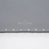 VALENTINO LW2P0269BOL グレー レザー ロックスタッド クラッチ 26978904 [P]