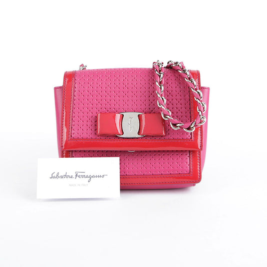 SALVATORE FERRAGAMO 21 E498 ピンク レザー アイレット クロスバッグ 28187724