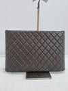 CHANEL クラシックCCラージクラッチチャコールグレー 42224089 [P]