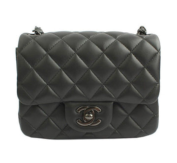 CHANEL プティサックラムスキンオールブラックミニクロスバッグ31 30570782