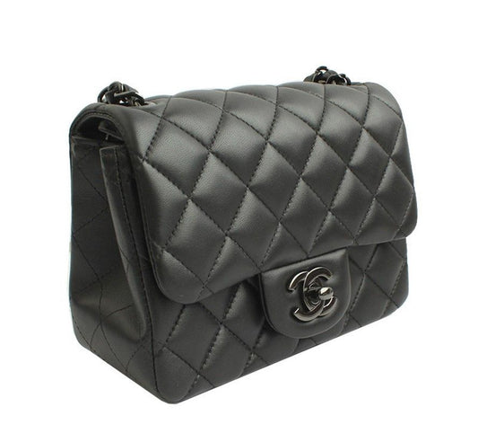 CHANEL プティサックラムスキンオールブラックミニクロスバッグ31番台 30570782