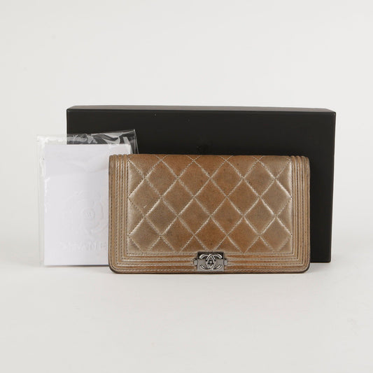 CHANEL Braune Leder Boy Flap Langbörse A80285 45299053