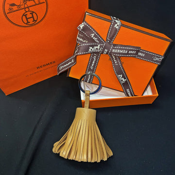 HERMES Carmen Schlüsselanhänger Braun 48022822