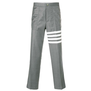 THOM BROWNE Unkonstruierte diagonale Armbinde Chinohose 02872 035 48463382