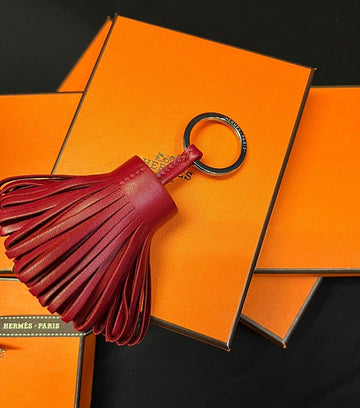 HERMES Carmen Schlüsselanhänger Wein 52844763