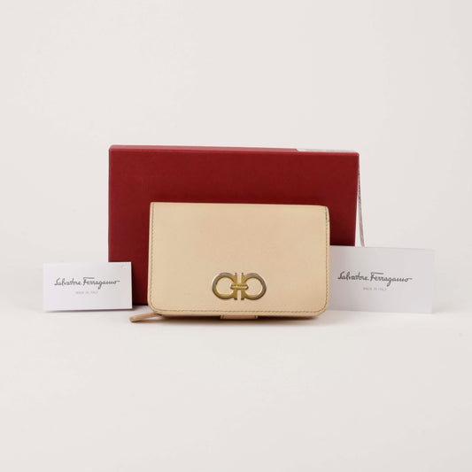 Salvatore Ferragamo 22 B963 Beige Saffiano Gancini Medium Wallet 52156354