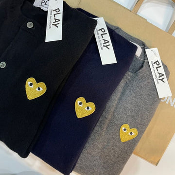 COMME DES GARCONS ウィメンズ カーディガン ゴールドワッペン プレイ ウール カーディガン 53226701