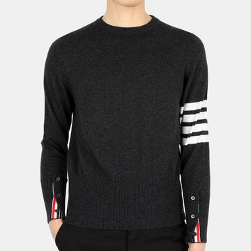 THOM BROWNE 22 S/S メンズ ディアゴナルバンドカシミアニット (ダークグレー) stamp: MKA001A 製品番号: 00011 022 54740347