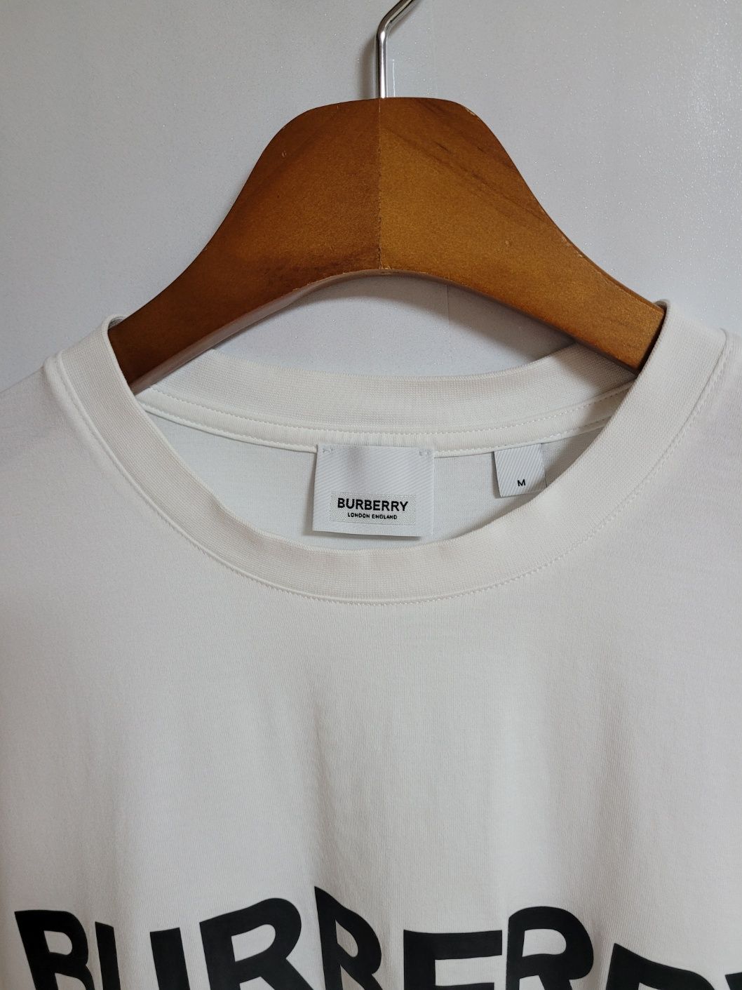 BURBERRY ホワイト Tシャツ S Burberry White London England T-Shirt M 8026017 54970117 – trenbe