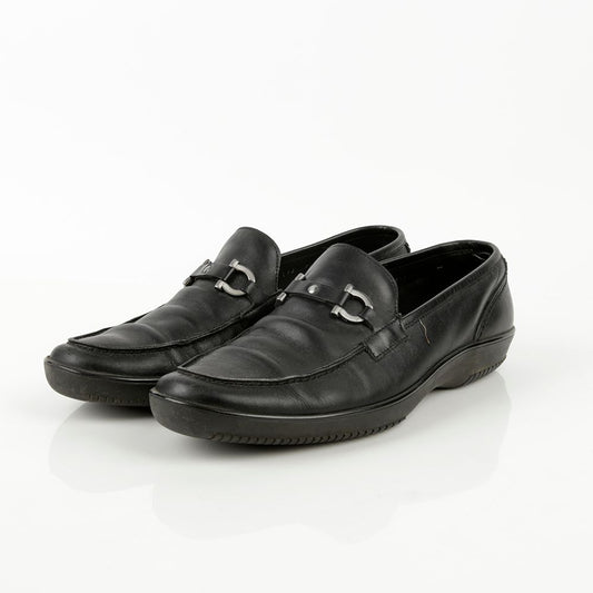 SALVATORE FERRAGAMO ブラックレザーガンチーニローファー 9.5サイズ 55257927