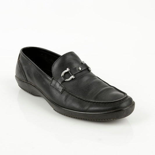 SALVATORE FERRAGAMO ブラックレザーガンチーニローファー 9.5サイズ 55257927