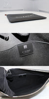 GIVENCHY Smooth Embossing Logo Pouch (BK60D4K1LQ) 57073947 [P]