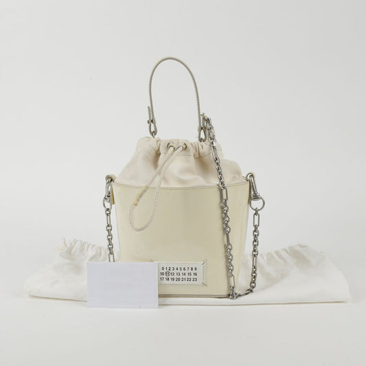 MAISON MARGIELA S61WG0035 スモール ホワイト ペイデント レザー 5AC バケット トート兼ショルダーバッグ 58443828