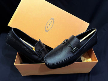 TODS ブラック T ドライビング シューズ 58762458