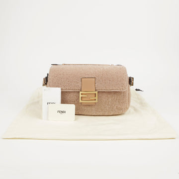 FENDI 8BR794 ピンクシアリングラムスキンマルチバゲットトート兼ショルダーバッグ 71003306
