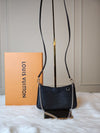 LOUIS VUITTON Eazy Pouch Épi (M80471) Schwarz 62940184 [P]