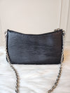 LOUIS VUITTON Eazy Pouch Épi (M80471) Schwarz 62940184 [P]