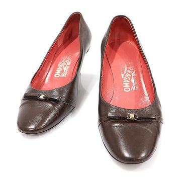SALVATORE FERRAGAMO ブラウンレザーゴールドガンチーニロゴリボンデコレーションローヒールパンプス女性用靴 6.5D 63447468