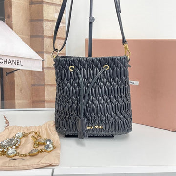 MIU MIU マトラッセ クリスタル バケツ ショルダーバッグ 63587035 [P]