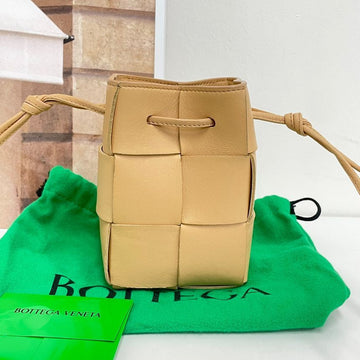 BOTTEGA VENETA カセットミニバケットバッグクロスバッグ 9CM×14CM×9CM 71724255