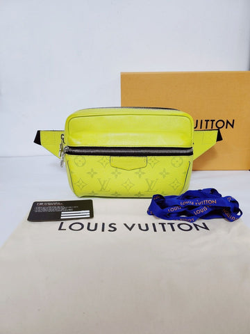 LOUIS VUITTON Eclipse Monogram Outdoor Bum Bag / Gürtel Tasche 23cm x 16cm x 5.5cm 72001795