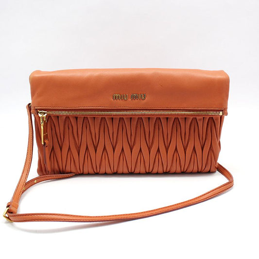 MIU MIU RP0385 オレンジピンク マテラッセ ナパ クラッチ クロスバッグ 73893674