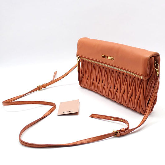 MIU MIU RP0385 オレンジピンク マテラッセ ナパ クラッチ クロスバッグ 73893674