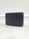 CHANEL ネイビーキャビアCCロゴ3段コンパクトウォレット中財布26番台 75148671 [P]