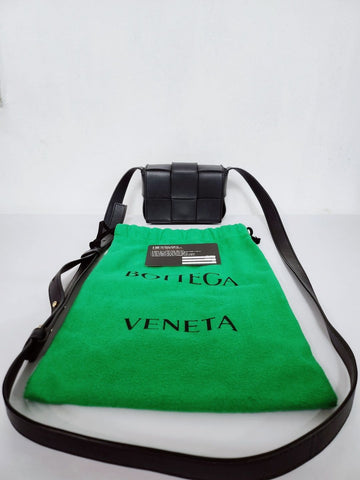 BOTTEGA VENETA ブラックカセットミニショルダー兼クロスバッグ 76374688