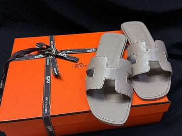 HERMES Graue Oran Sandalen 36 78121251