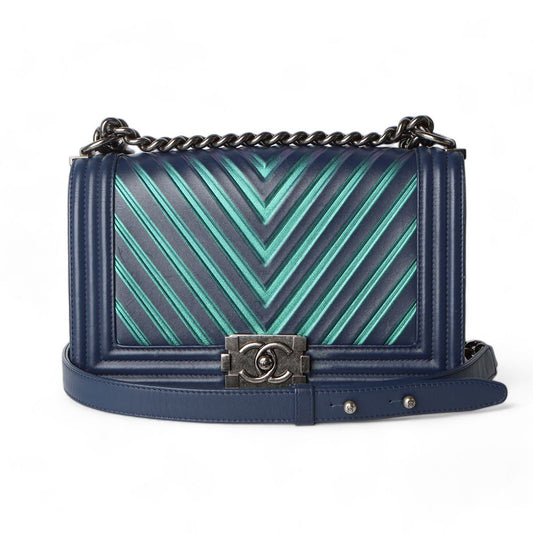CHANEL カーフスキン シェブロン ボーイバッグ ミディアム シルバー 32324-3 78130013