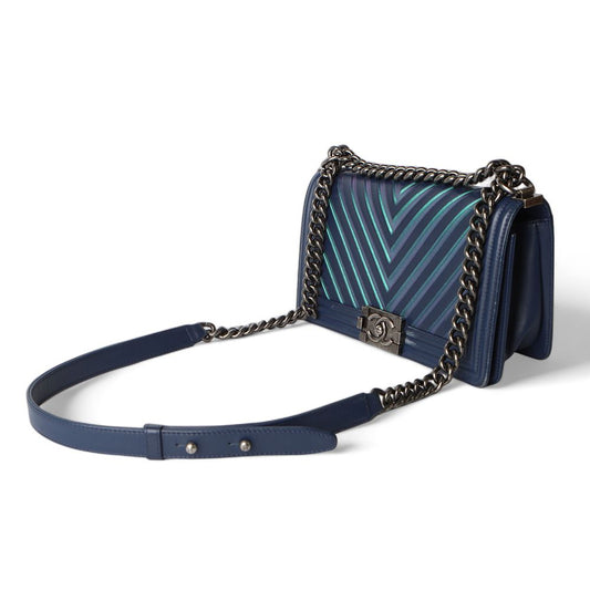 CHANEL カーフスキン シェブロン ボーイバッグ ミディアム シルバー 32324-3 78130013