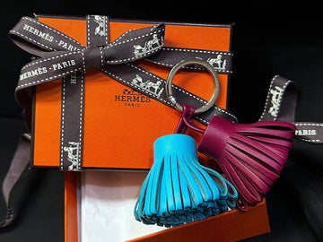 HERMES Duo Carmen Schlüsselanhänger Blau Burgunder CARMEN 78137314