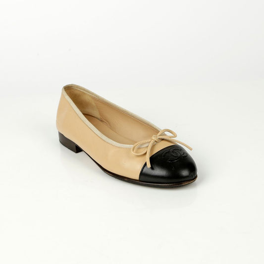 CHANEL Zweifarbige Flachschuhe 35 90846686