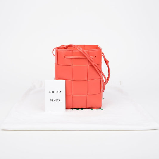 BOTTEGA VENETA カセットバケットスモールショルダー兼クロスバッグ 680218 99012162