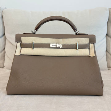 HERMES Kelly Maxi 42 Etoupe mit Silberprägung 100896015