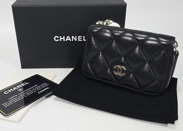 CHANEL Klassische Reißverschluss-Kartenetui 26 105292656