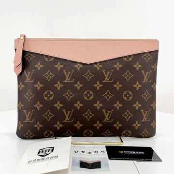 Louis Vuitton Daily Monogram Clutch (M62942) 105573721