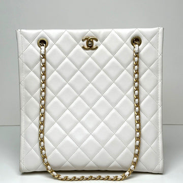 CHANEL クラシック CCロゴ ショッパー バッグ ホワイト 105618531