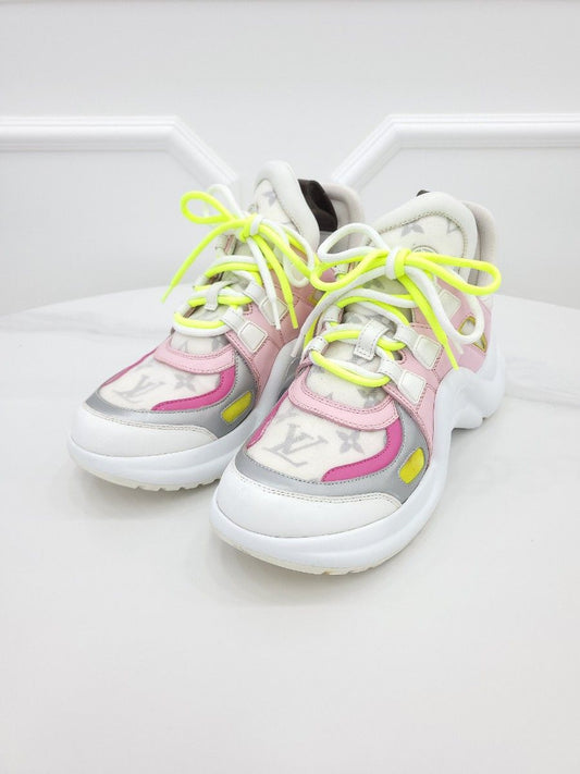 Louis Vuitton Pastel Pink Monogram Archlight 112296346