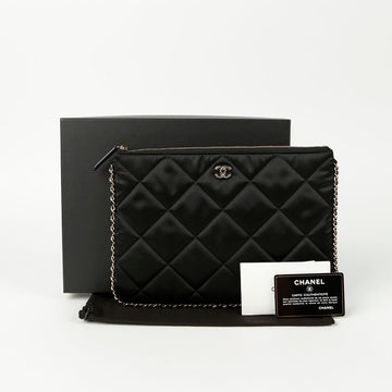 CHANEL CC Logo Kettenbesatz Clutch 114836579
