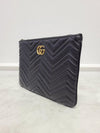 GUCCI ブラック GGマーモント マトラッセ レザー ポーチ クラッチバッグ 113192488 [P]