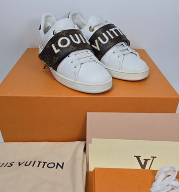 LOUIS VUITTON Velcro Fronten Low Sneakers 225 114370162
